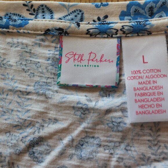 Gorgeous Scoop Neck Floral Tee - Picture 5 of 5